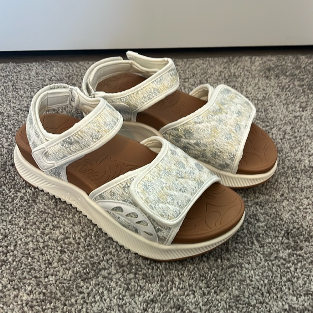 Oncai Walking Sandals W/ Arch Support Size 8